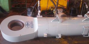 ROCK BREAKER CYLINDER