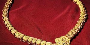Gold Necklace (001)