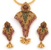 Antique Gold Pendant Set
