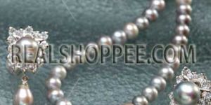 Pendant Set with Dyed Round Pearl Chain