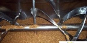 Powder Blending in Ribbon Blender