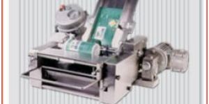 Semi-automatic Labeling Machine