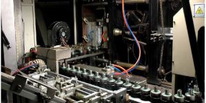 FULLY AUTOMATIC BOTTLING MACHINE