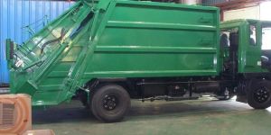 Garbage Compactor Truck
