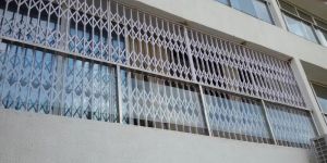 Collapsible Channel Gate