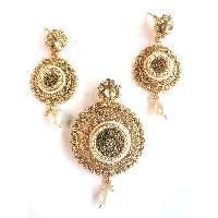 Polki Thewa Pendant Set