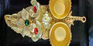 LEAFED SHAPED TILAK KUMKUM SET