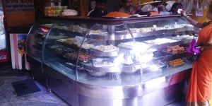 U SHAPED BEND GLASS DISPLAY COUNTER