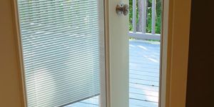 Sandwich Glass Blinds