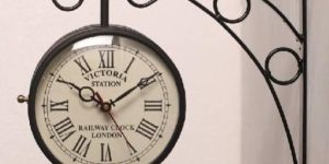 VICTORIA STATIO CLOCK