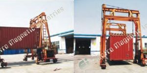 MOVABLE CONTAINER SPREADER