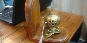 Diving Halmet Bookend
