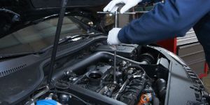 Car Engine Maintenance & Repairing Services