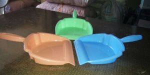 Plastic Dust Pans
