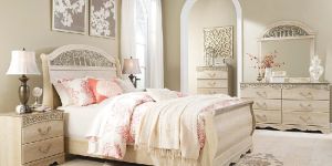 Catalina Antique White Queen Sleigh Bed