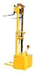 Battery Operated Hydraulic Stacker