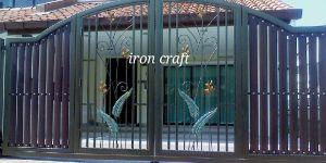 Iron Gate in Leaves Design