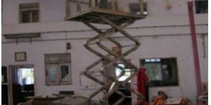 ELECTRO HYDRAULIC LEVER OPERATED SCISSORS PLATFORM