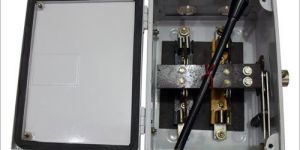 63 a 240 V Knife Type Changeover Switch