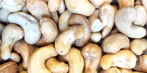 Scorched Whole Cashew Kernels