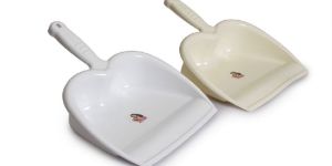 Plastic Dust Pans