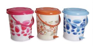 Plastic Dustbin with Cover