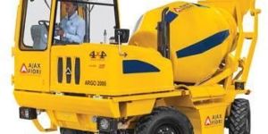 Self Loading Mobile Concrete Mixer