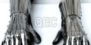 Black Armor Gauntlets