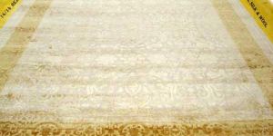 Hand Knotted Wool & Silk Carpet -04