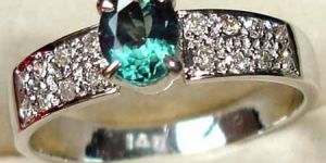 Ladies Stylish Green Gemstone Engagement Ring