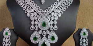 Emerald Necklace Set