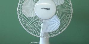 Solar Oscillating Table Fan