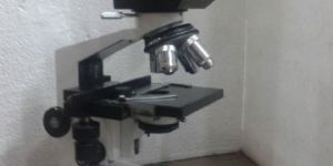 Trinocular Research Microscope