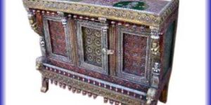 Handicraft Sheesham Wood Antique Design Cabinet