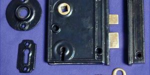 Cast Vertical Rim Lock