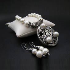 Silver Pearl Pendant Set