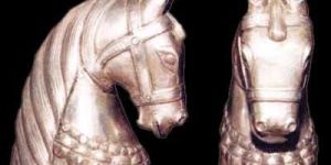 Silver Horse Statue (Uce Gdc 3)