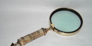 4 Inch Magnfying Glass With Wooden Handle