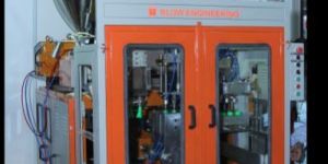 Multicavity Auto Deflashing Plastic Extrusion Blow Molding Machine