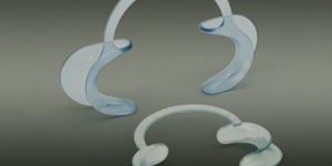 Cheek Retractor