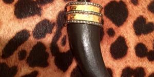 Wooden Horn Tipe Pendan