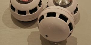 Multicriteria Heat And Smoke Detector With Sounder