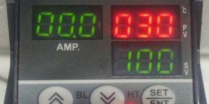 PID Auto Tune Controller with Heater Load Indicator.