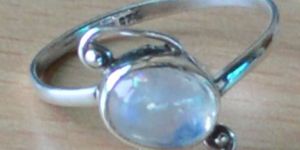 1.2 Gm Rainbow Moonstone Gemstone 925 Sterling Silver Ring