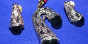 Black Trumpet Pendant Set