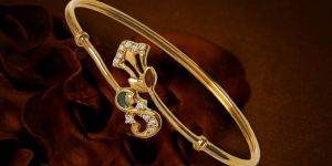 Gold Flexi Bangle