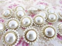 Pearls Buttons