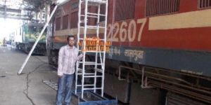 Non Tiltable Telescopic Ladders