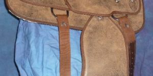 WESTERN SADDLE SYNTHETIC BROWN.