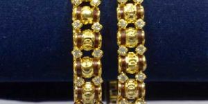 1050 RD Stone Bangles